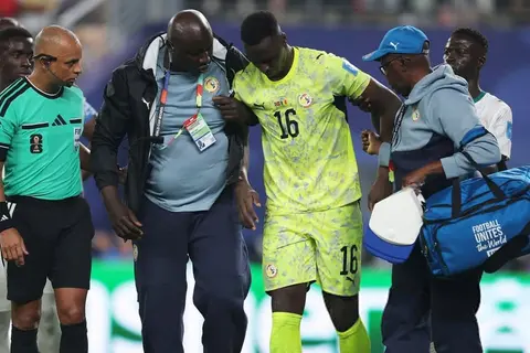 ضربة لمنتخب السنغال.. إصابة قوية تنذر بانتهاء مشوار إدوارد ميندي في المونديال